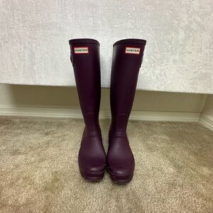 Hunter Women's Dark Purple Rain Boots size 9 1/2